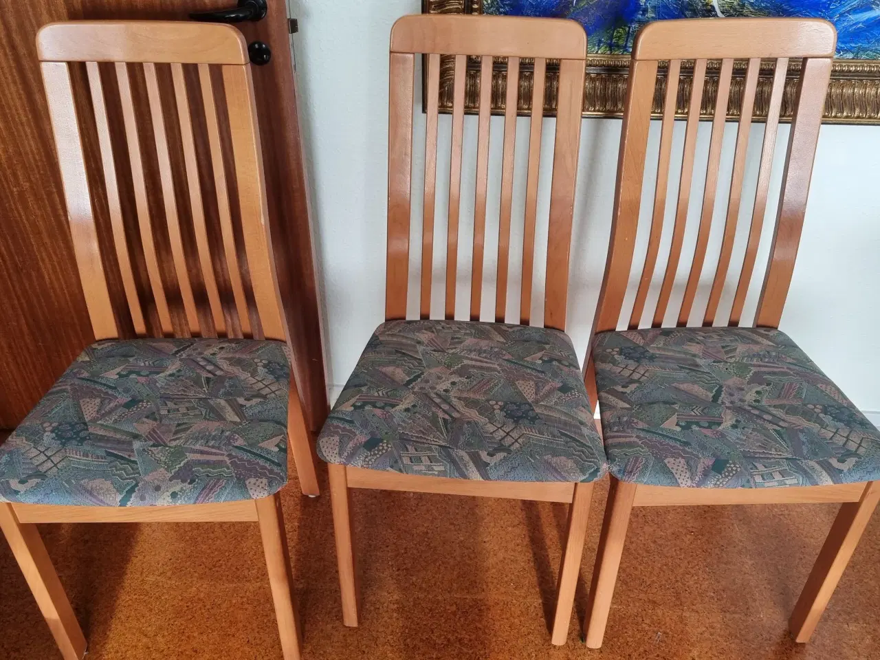 Billede 1 - Spisebord med ekstra plade + 5 stoler 
