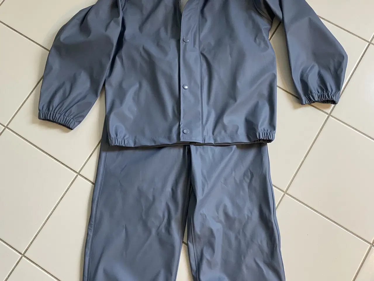 Billede 1 - Regntøj str. 122