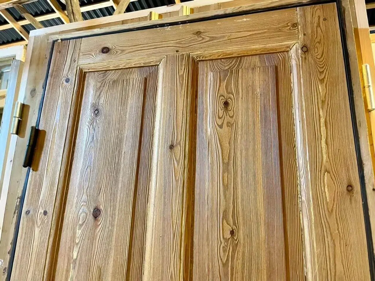 Billede 3 - Venstrehængt, lav Dannebrogsdør m. karm