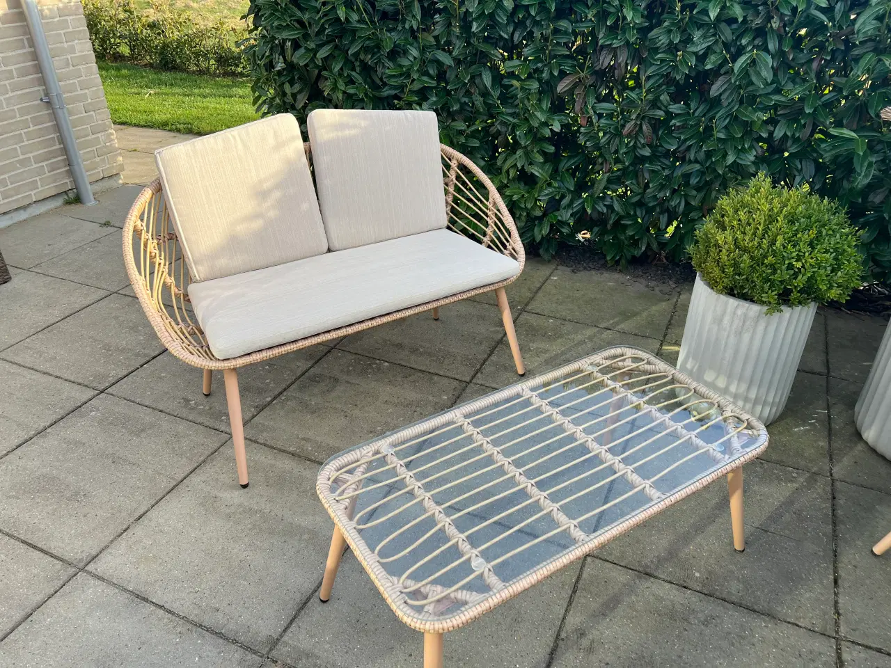 Billede 1 - Havemøbelset i lys polyrattan