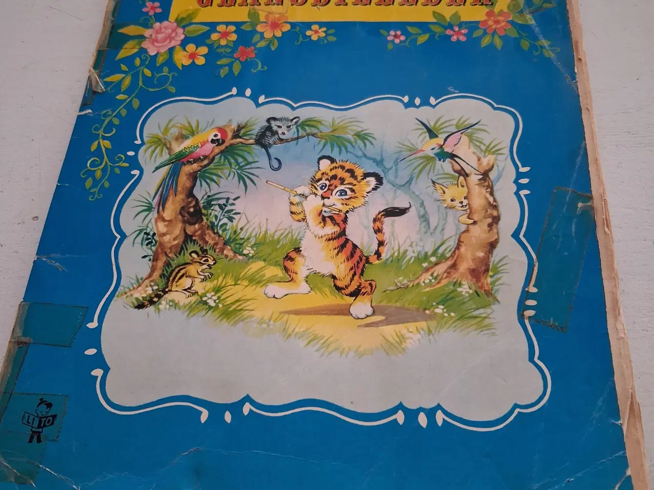 Billede 2 - Glansbilleder og påklædningsdukker