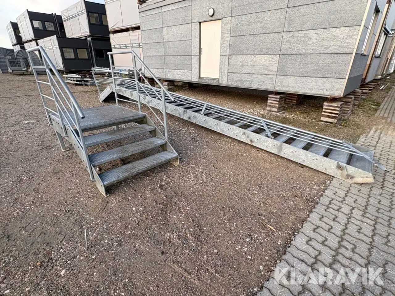 Billede 1 - Trappe og repos med gelænder