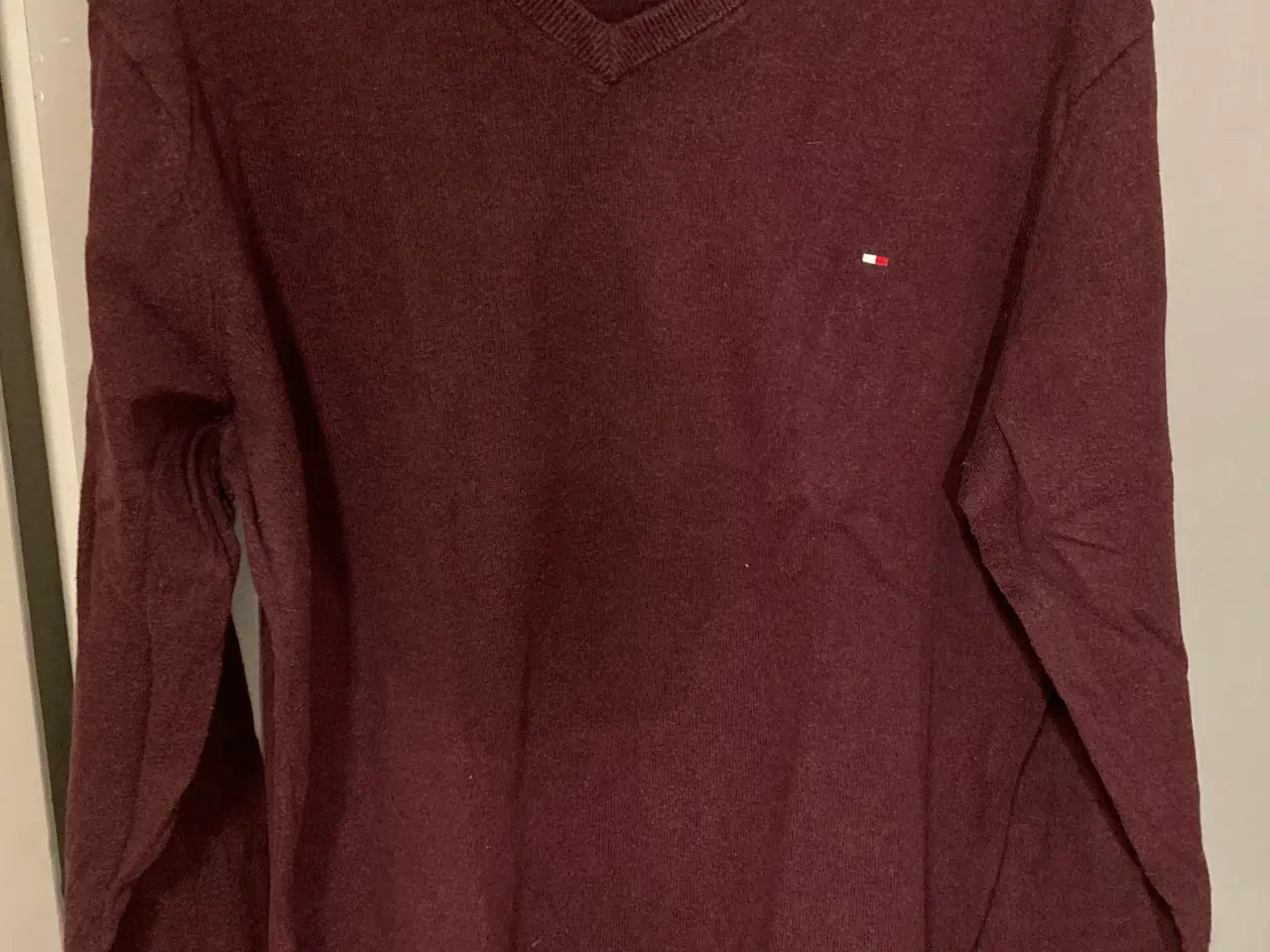 Billede 6 - Sweater med V-hals fra Tommy Hilfiger, str XL