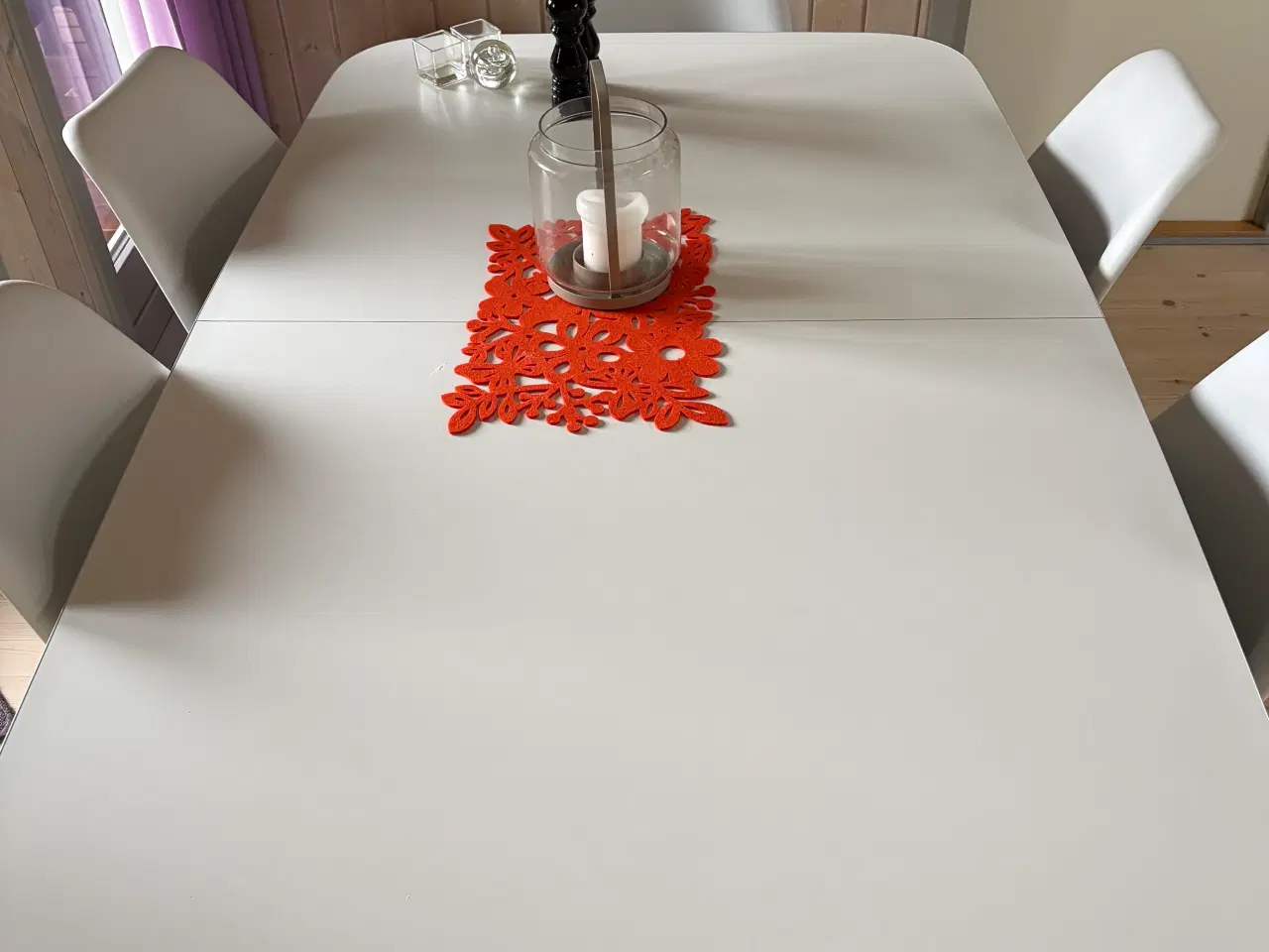 Billede 1 - Hvidt laminat bord incl 6 stolw