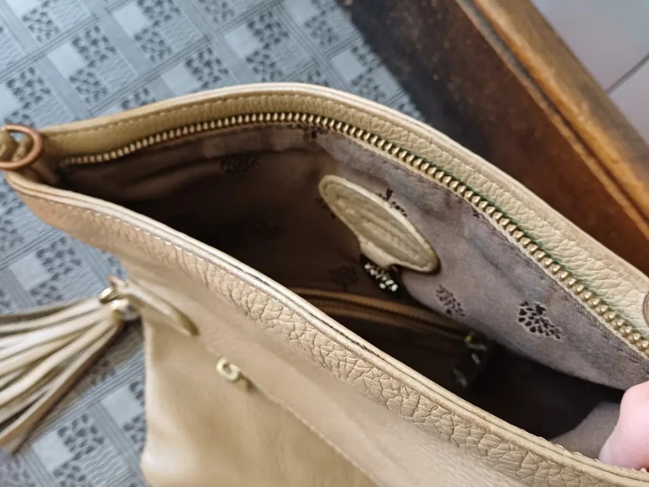 Billede 4 - Beige læder clutch