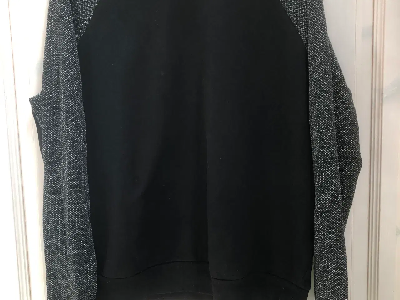 Billede 1 - Sweatshirt med glimmer ærmer 