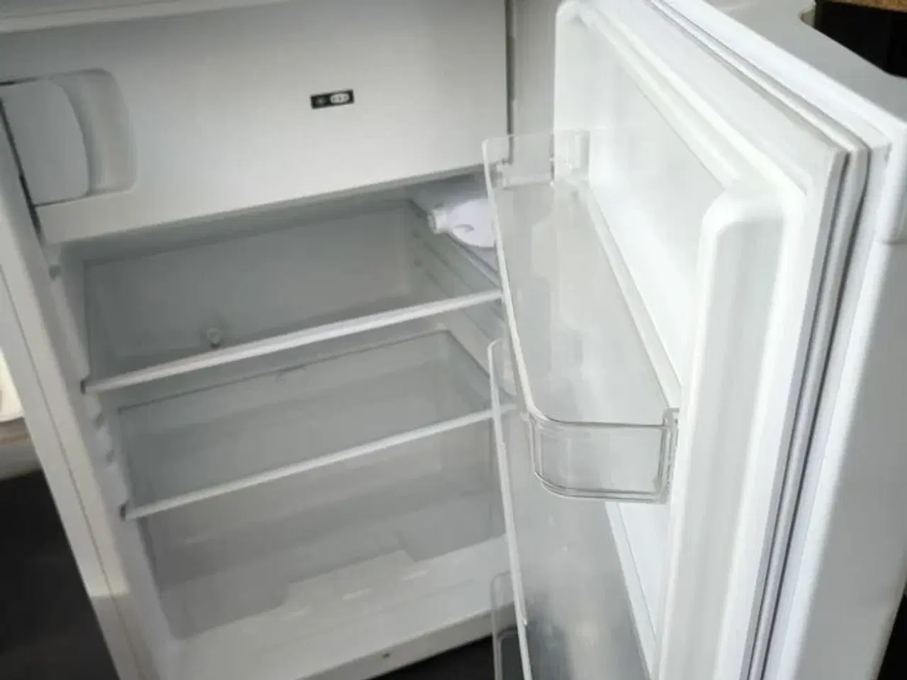 Billede 2 - Køleskab med frys IKEA