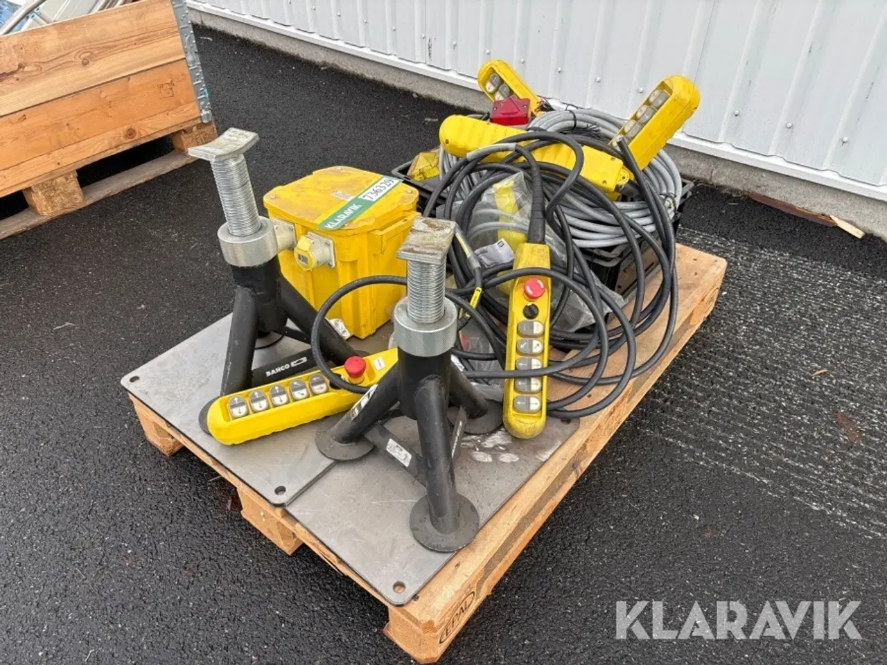 Billede 1 - Samlet lot - bukke, fjernbetjeninger, kabler