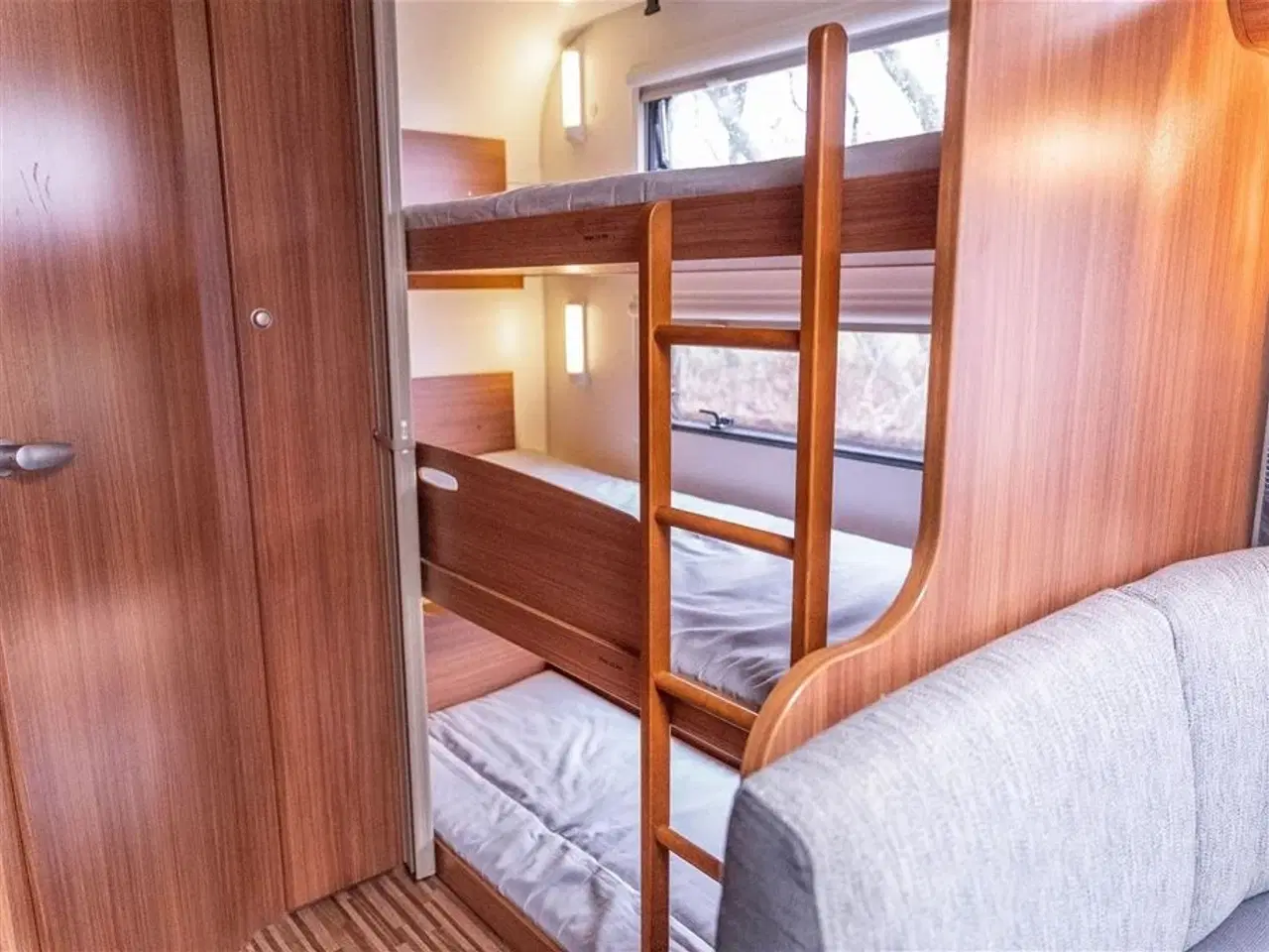 Billede 39 - 2013 - Adria Adora 563 PT   Rigtig fin vogn med køjer og dobbeltseng