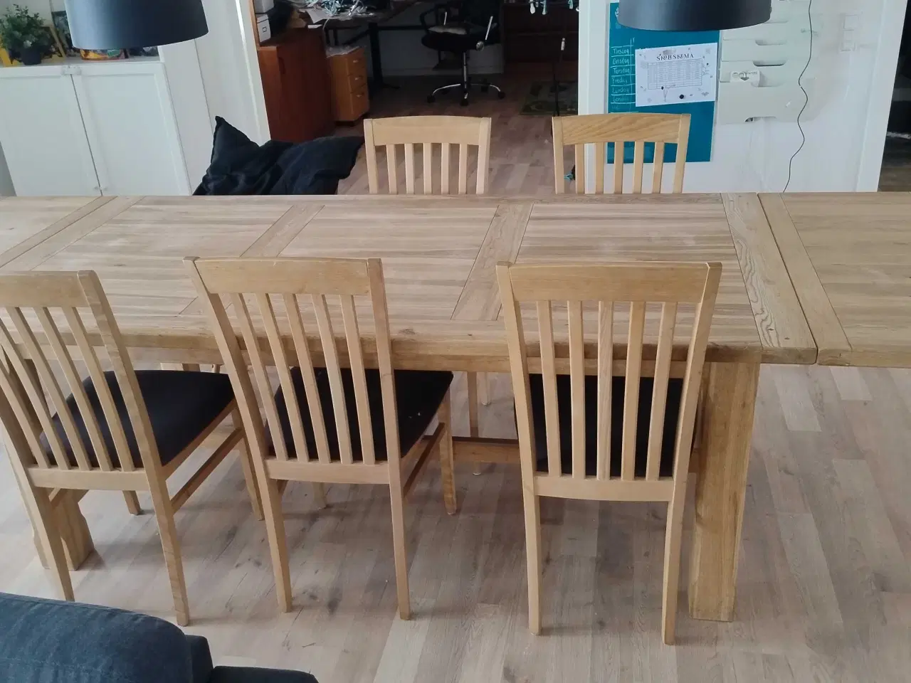 Billede 5 - Stort velholdt spisebord i egetræ 