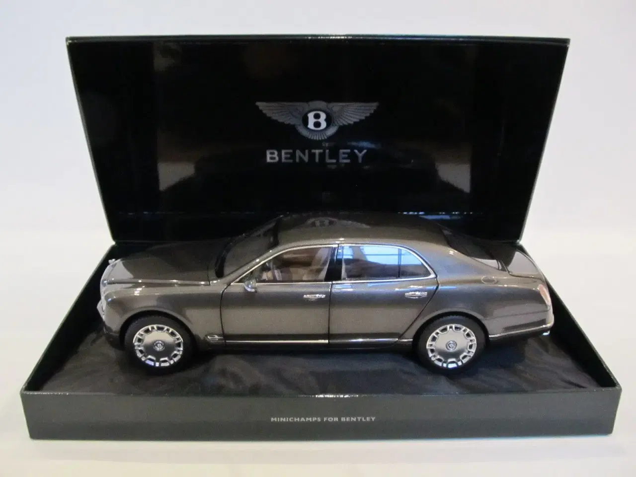 Billede 1 - 2010 Bentley Mulsanne 1:18  - MINICHAMPS 