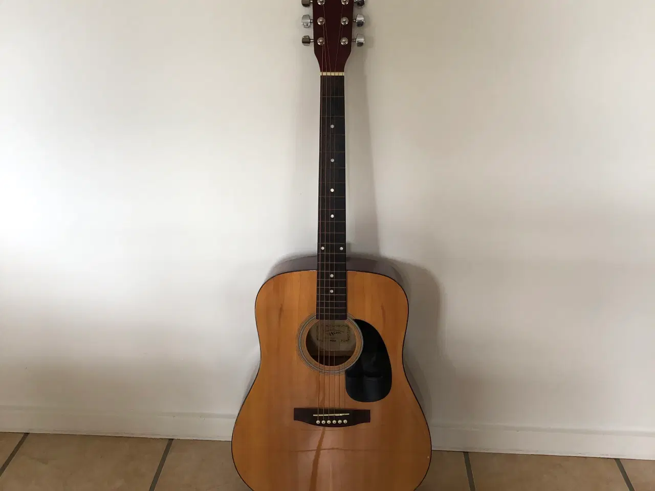 Billede 1 - Velholdt akustisk guitar