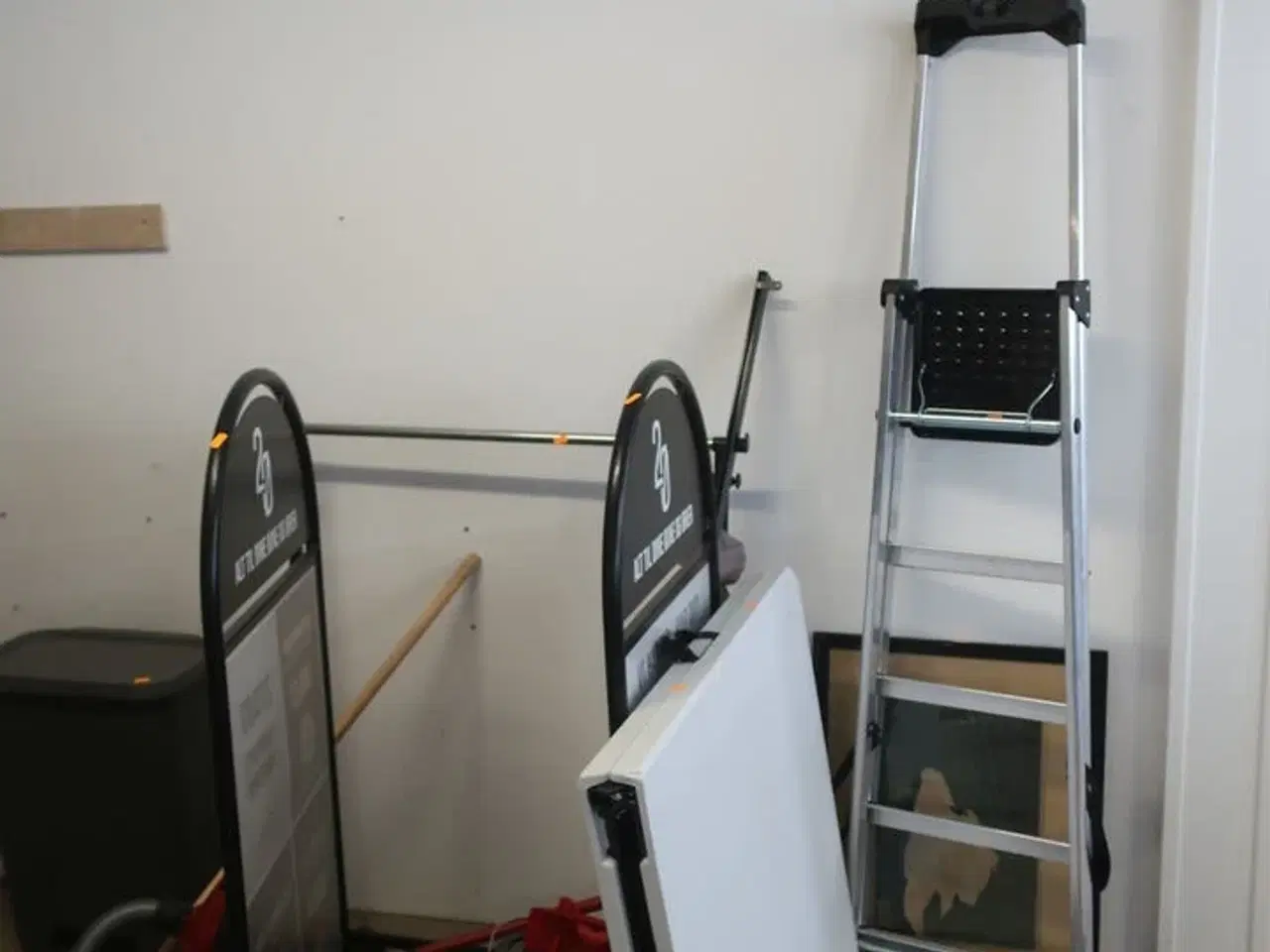 Billede 1 - Stige, bord, skilte, støvsuger m.v.