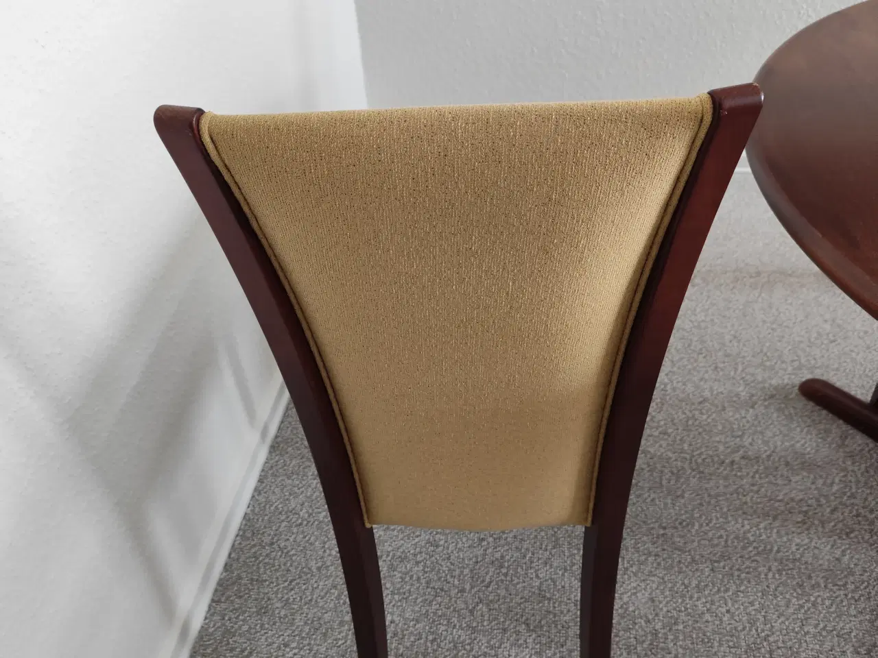 Billede 3 - Mahognibord m. 4 stole.