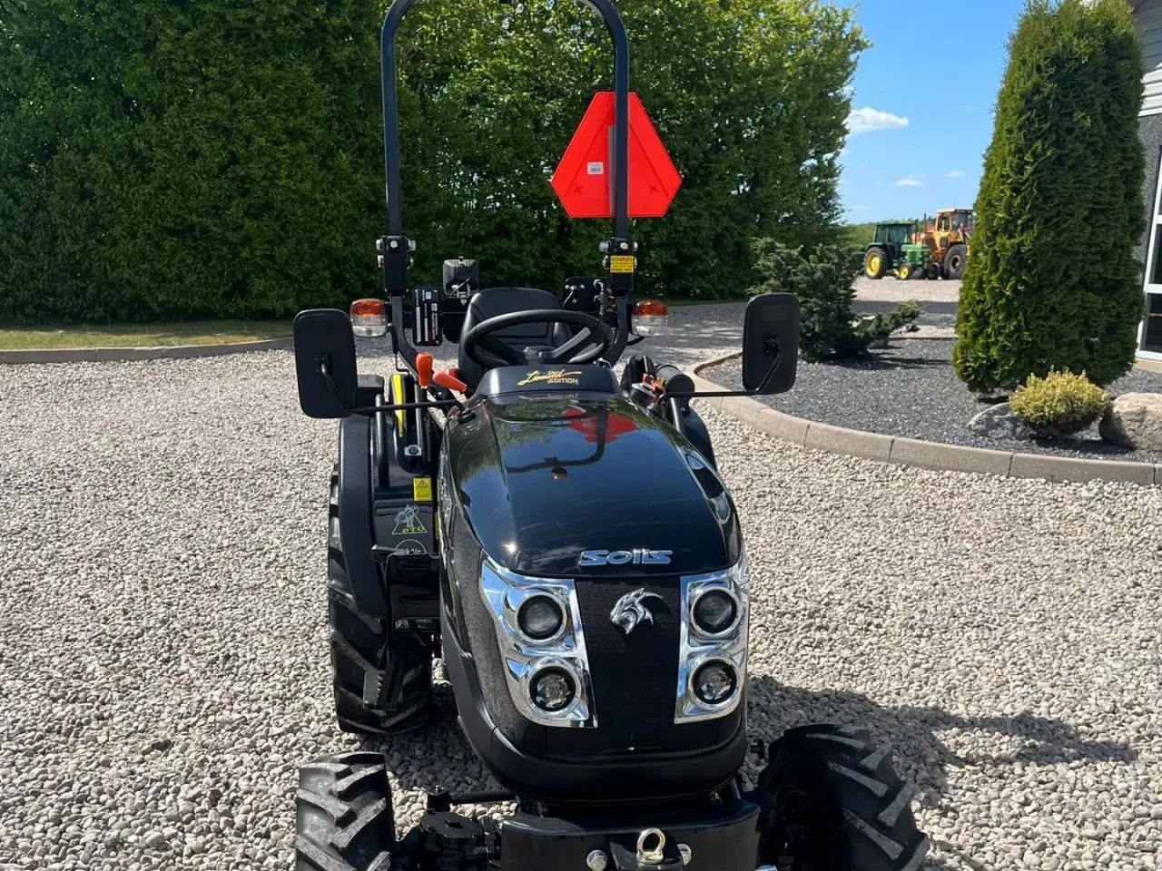 Billede 24 - Solis S26 Limited Edition i sort 6+2 Gearmaskine med Servostyring og brede traktorhjul