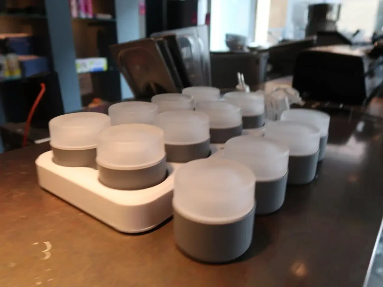 Billede 2 - 12 stk. DUNI LED lys - inkl. Docking station