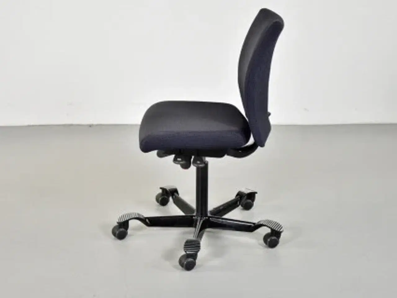 Billede 2 - Häg h04 kontorstol med sort/blå polster og sort stel