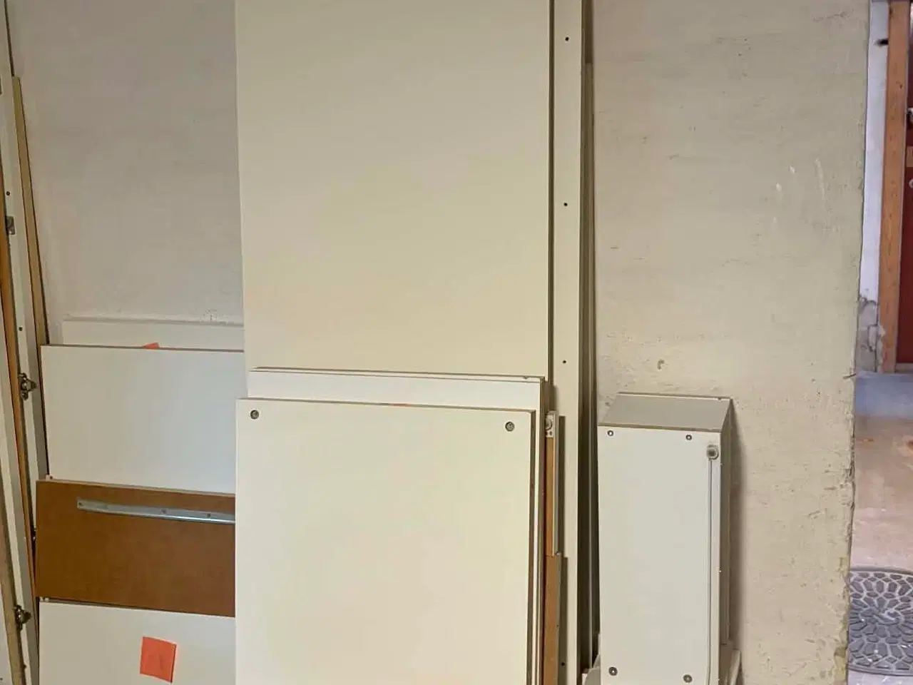 Billede 2 - Visthus skab fra IKEA 