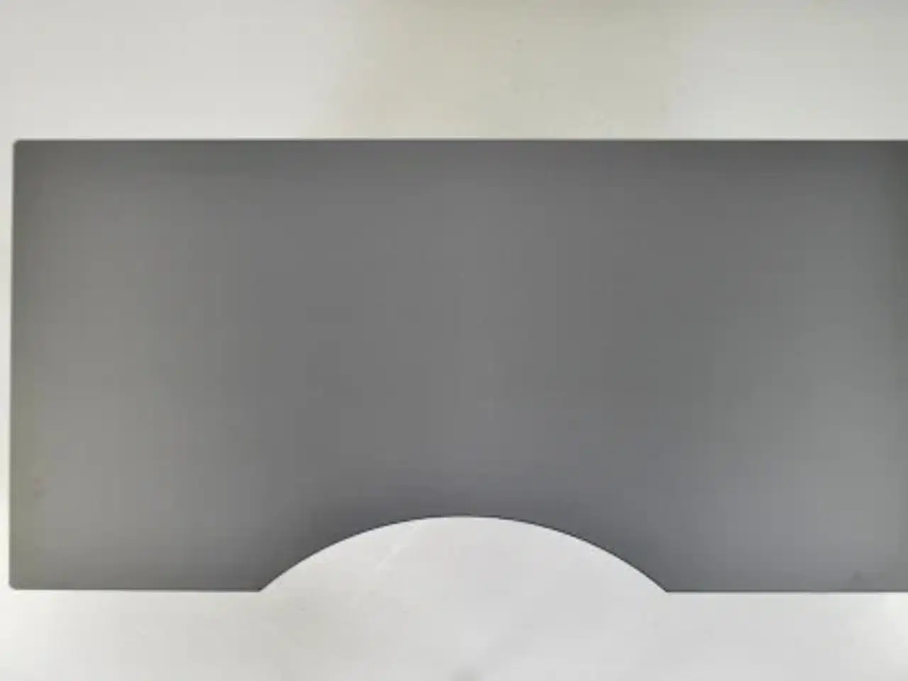 Billede 5 - Hæve-/sænkebord med antracit laminat og mavebue, 180 cm.