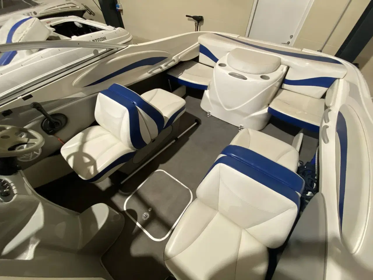 Billede 2 - Bayliner Capri 212 - 260 HK Mercruiser 5.0L/Udstyr
