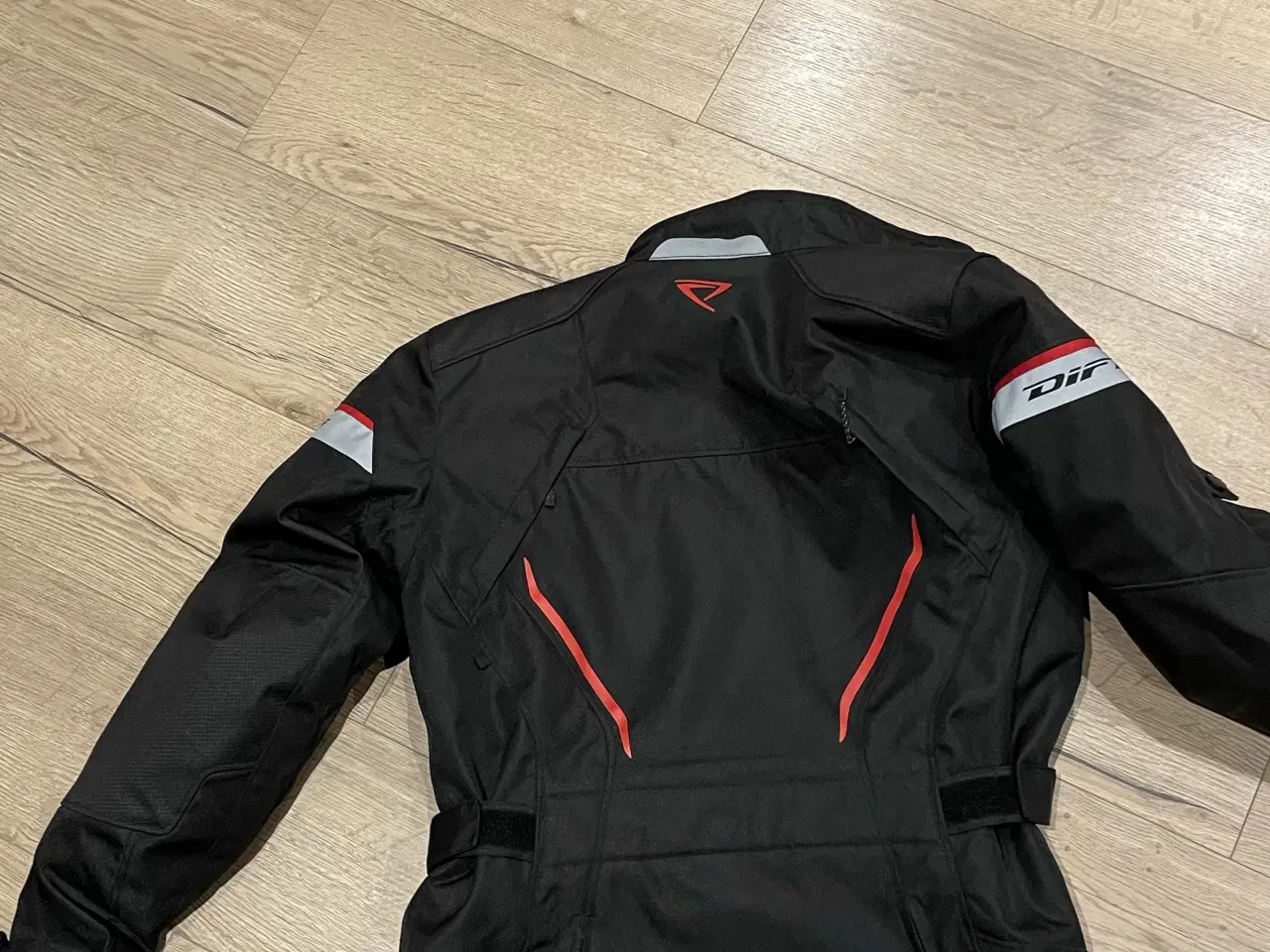 Billede 3 - Rigtig lækkert dame mc tøj str m