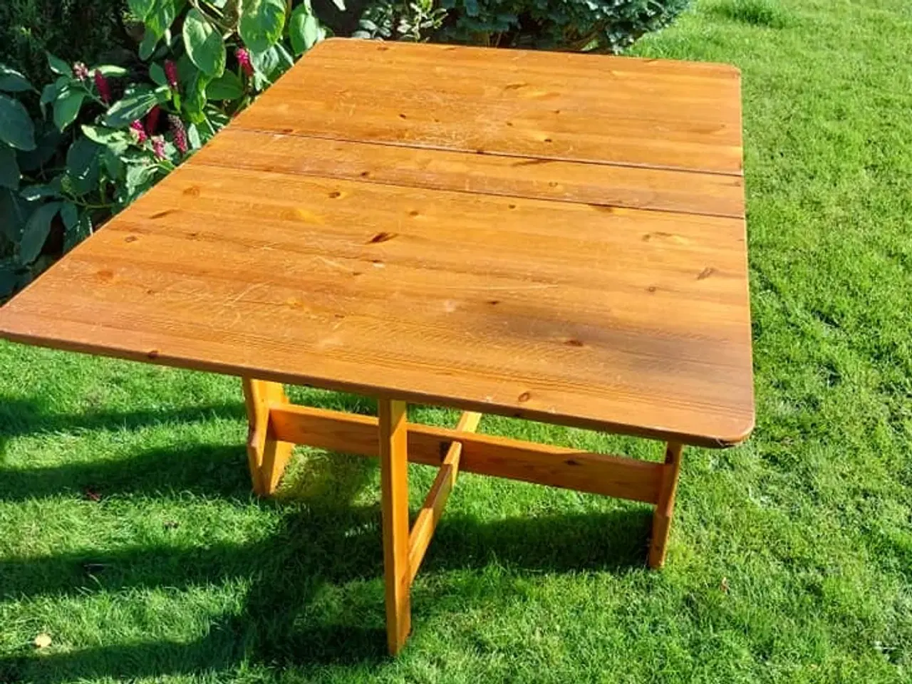 Billede 2 - BUTTERFLY bord - lakeret fyrretræsbord