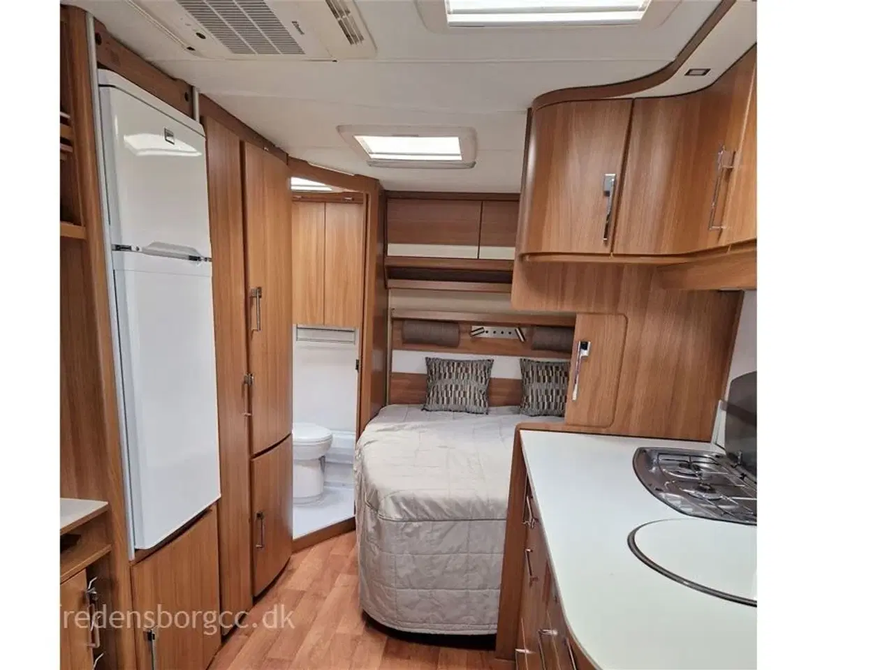 Billede 2 - 2014 - Kabe Smaragd XL KS   MEGET UDSTYR BLA. kompressor Køl/Frys – Dometic AC. - ATC.