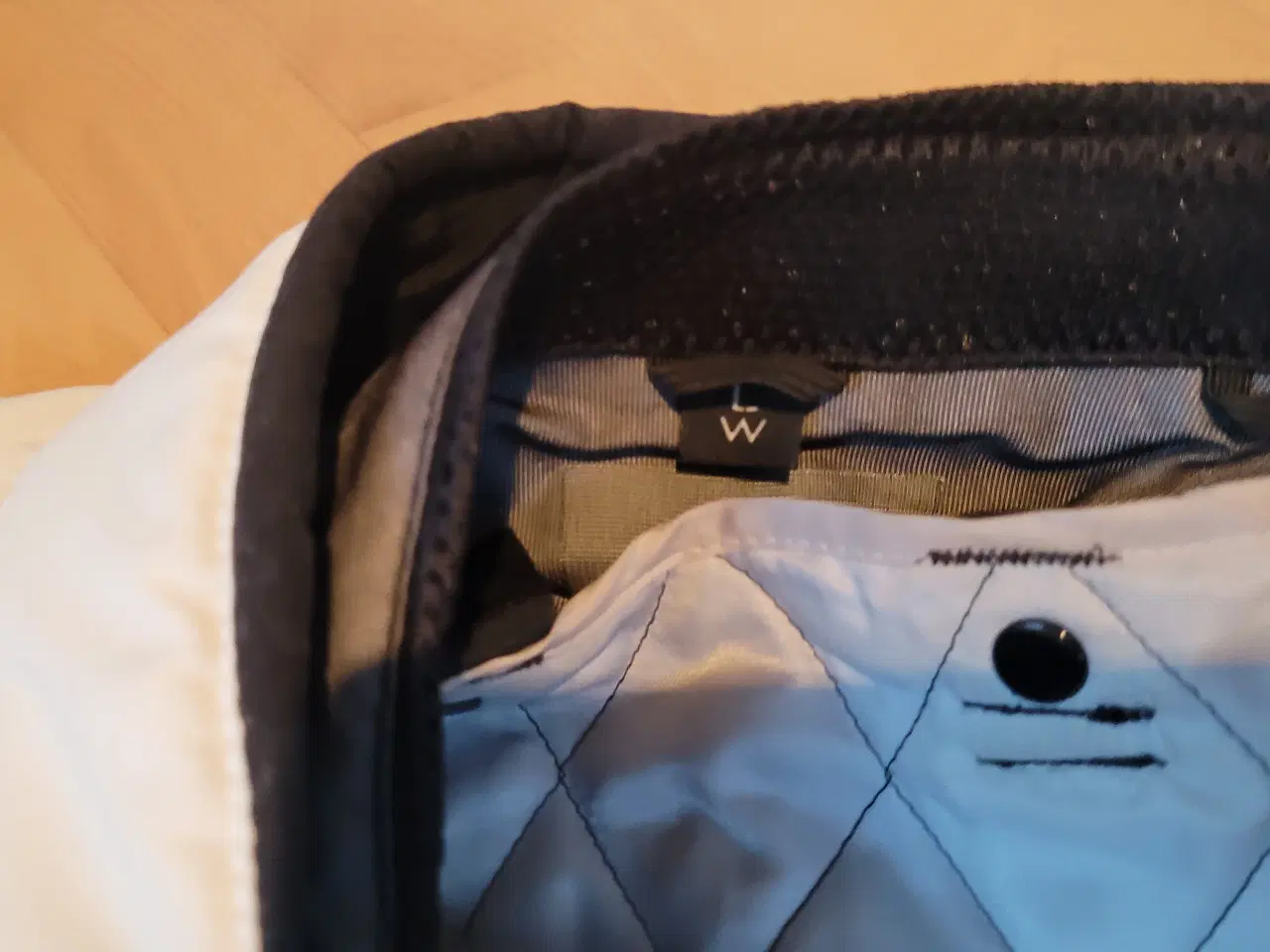 Billede 2 - FLM Hvid/ Sort Dame Jakke