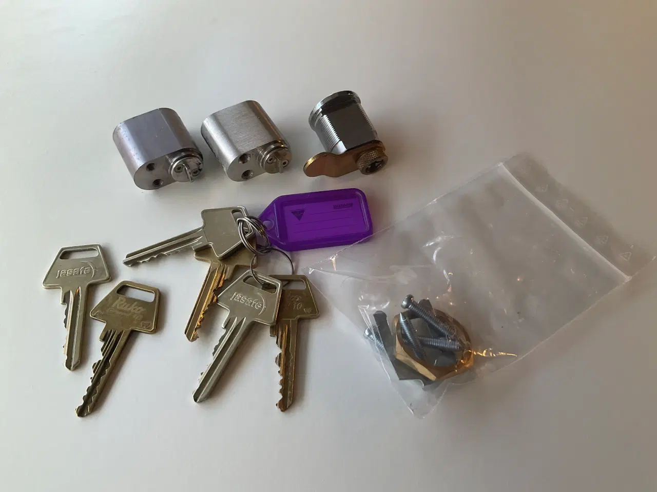 Billede 2 - Cylindre og nøgler. 6 stifter.