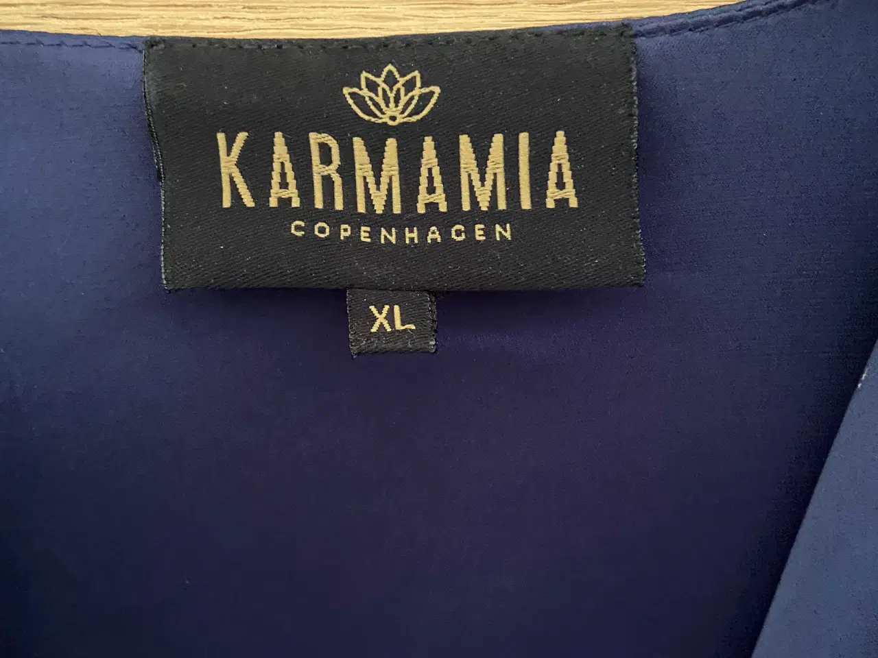 Billede 2 - Karmamia bluse mørkeblå str xl 