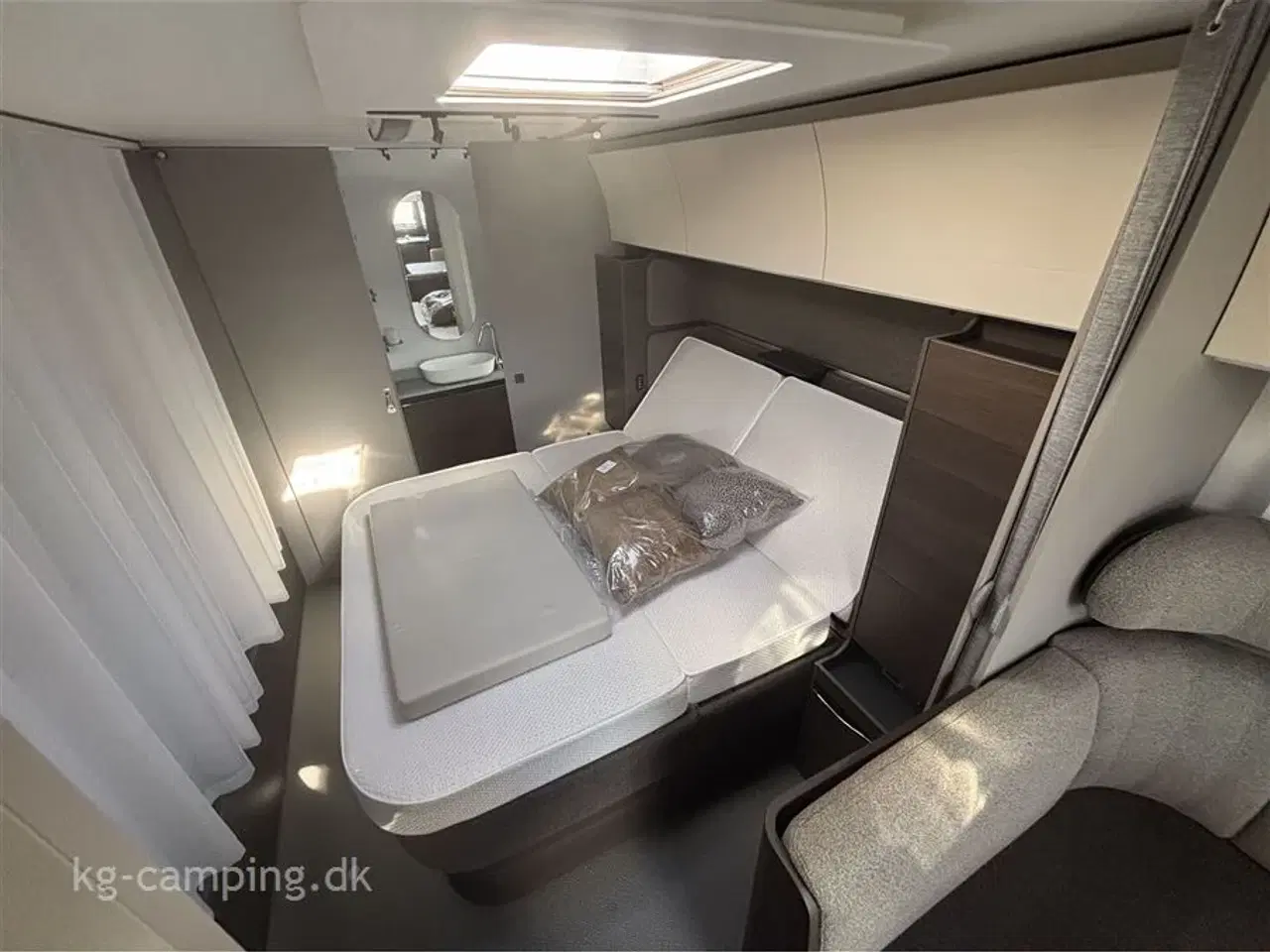Billede 7 - 2022 - Adria Alpina 663 HT Twin   Meget flot vogn med mover og stort flot fortelt.