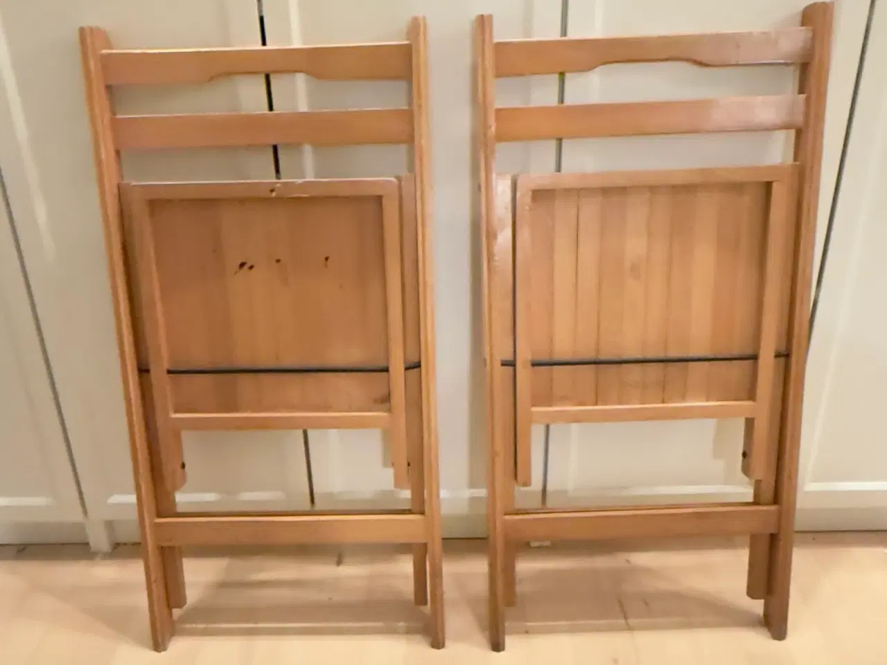 Billede 5 - Vintage klapstole i massivt bøgetræ – klassisk sve