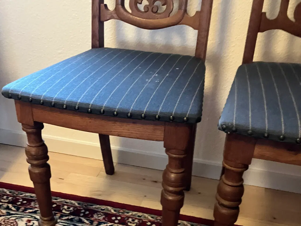 Billede 3 - 2 egetræs stole