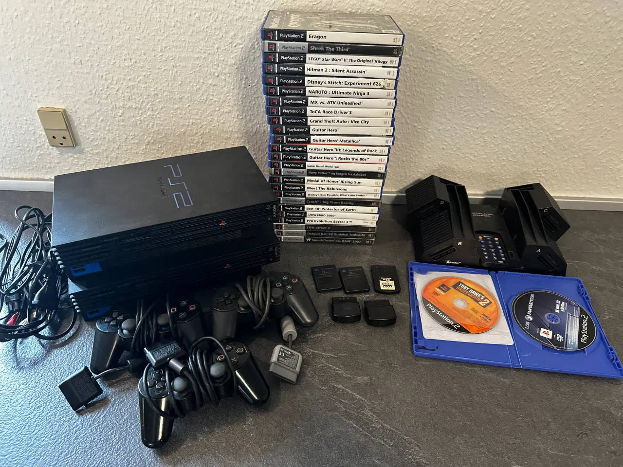 Billede 1 - Playstation 2 pakke med 2 maskiner og 27 spil