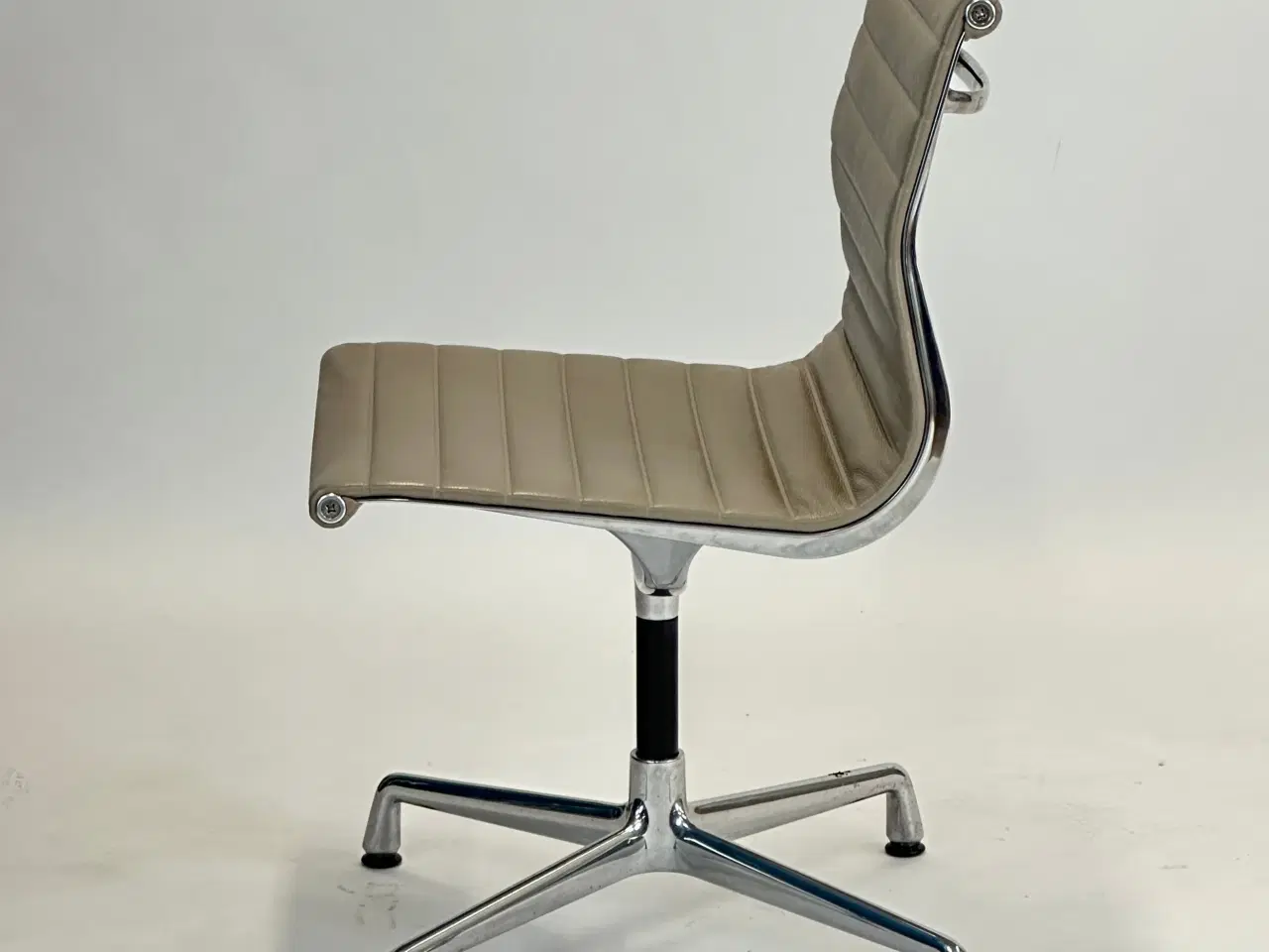 Billede 4 - Vitra EA 101 Mødestol