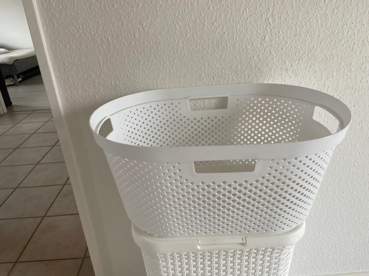 Billede 5 - Vasketøjskurv/balje