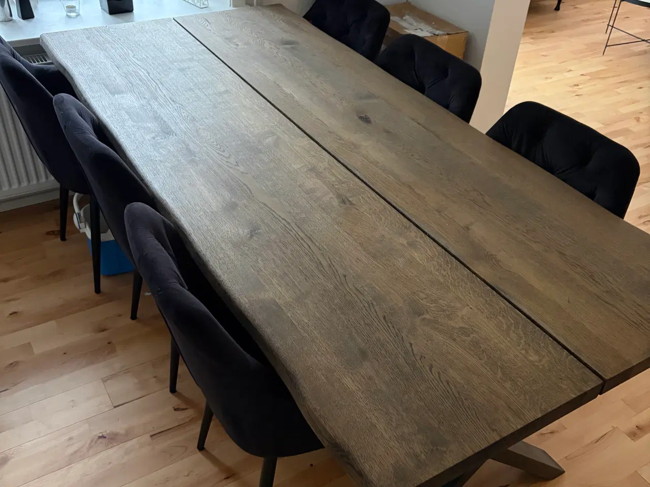 Billede 1 - Plankebord i mørk eg + 6 stole