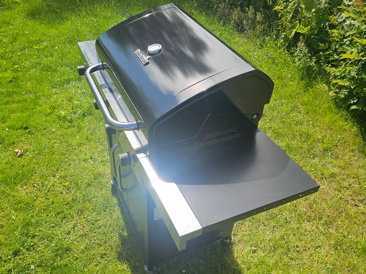 Billede 7 -  Stor Char-Broil gasgrill med 3 brændere & overtræ