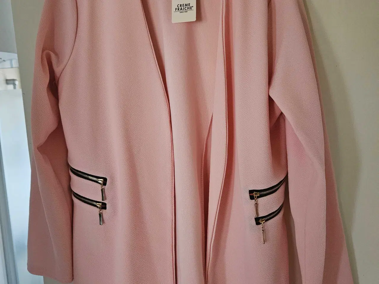 Billede 2 - CREME FRAICHE rosa jakke, størrelse XL