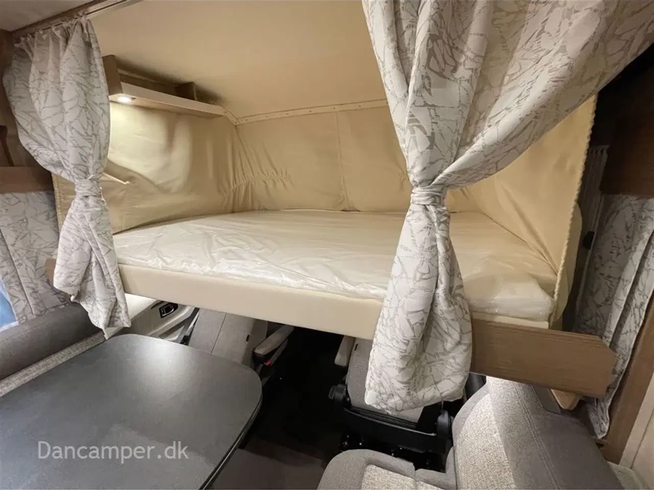 Billede 14 - 2026 - Carthago c-tourer I 145 LE   Design og komfort når det er bedst! MERCEDES 170 Hk, 9-trin aut.gear, adaptiv fartpilot,  4,2/4,5 tons totalvægt
