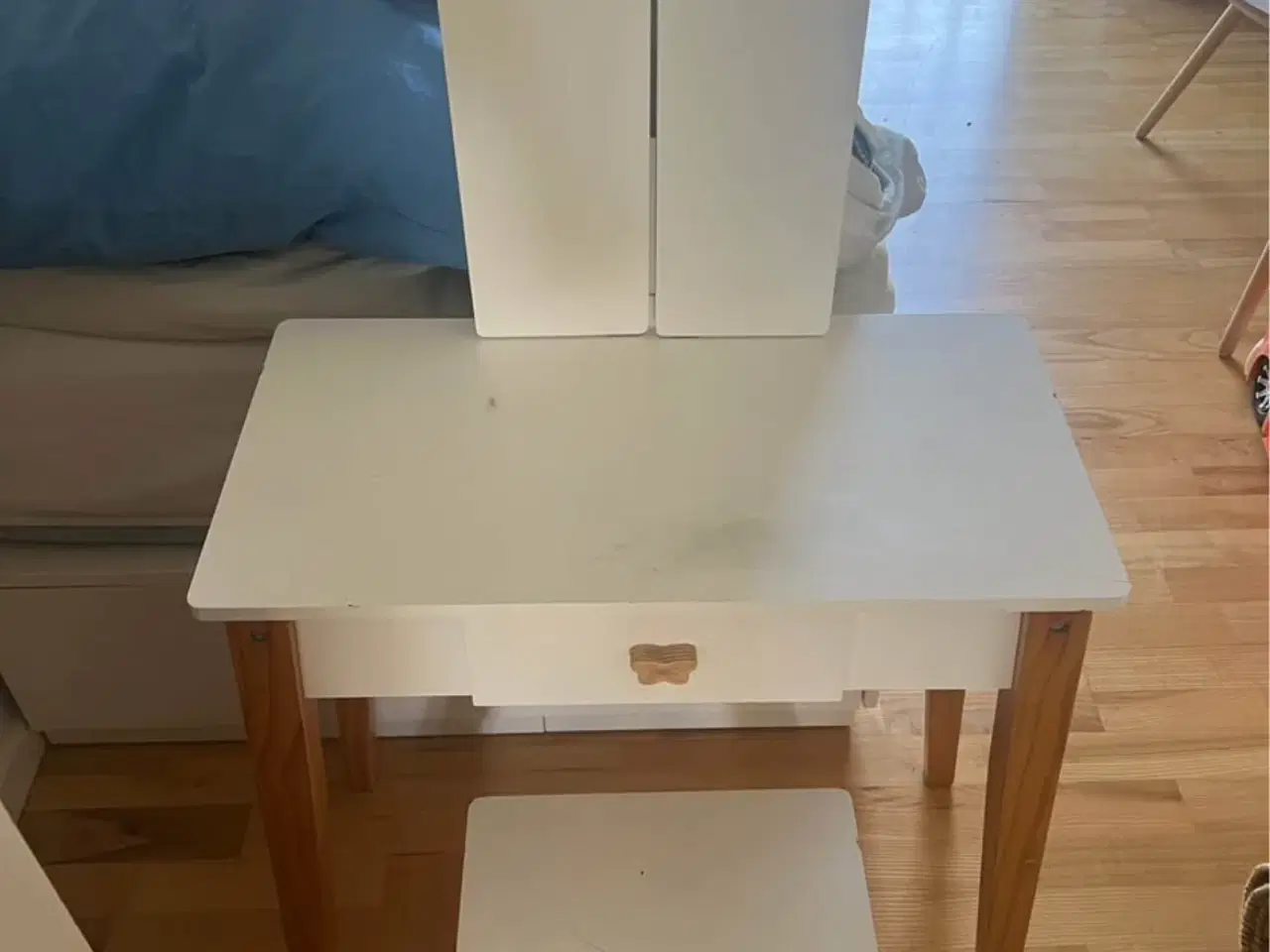 Billede 3 - By Astrup sminkebord til børn
