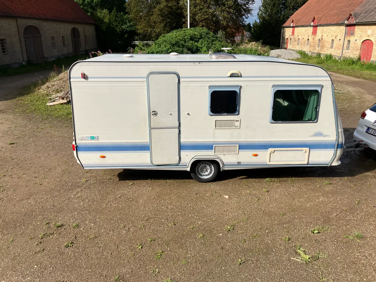 Billede 1 - Adria med køjer