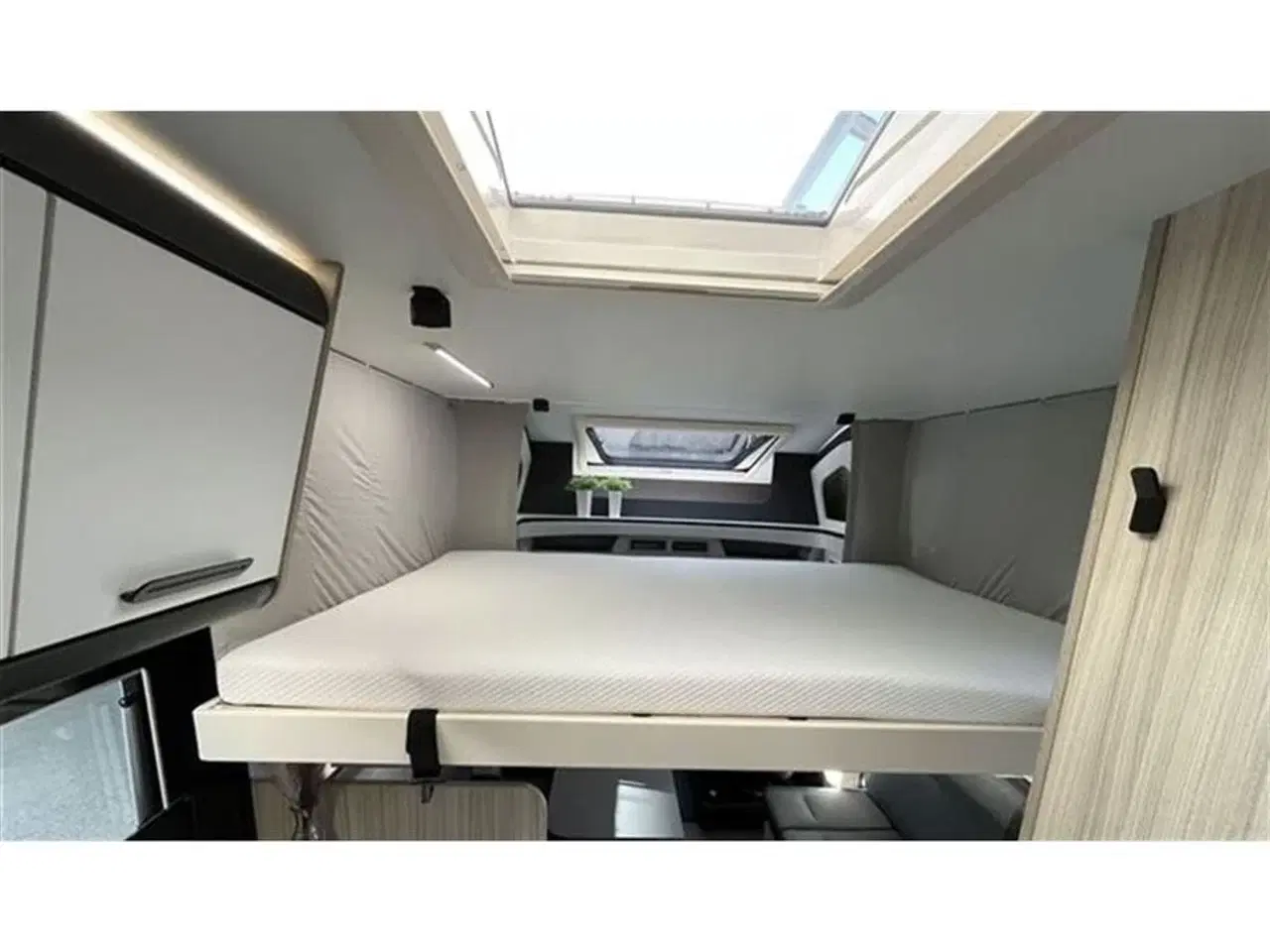 Billede 9 - 2026 - Sun Living S 75 SL Aut. 165 HK   KAMPAGNEPAKKE – ALT DETTE FÅR DU MED! 🚐✨ - 165 hk med automatgear, Adaptiv fart pilot.......