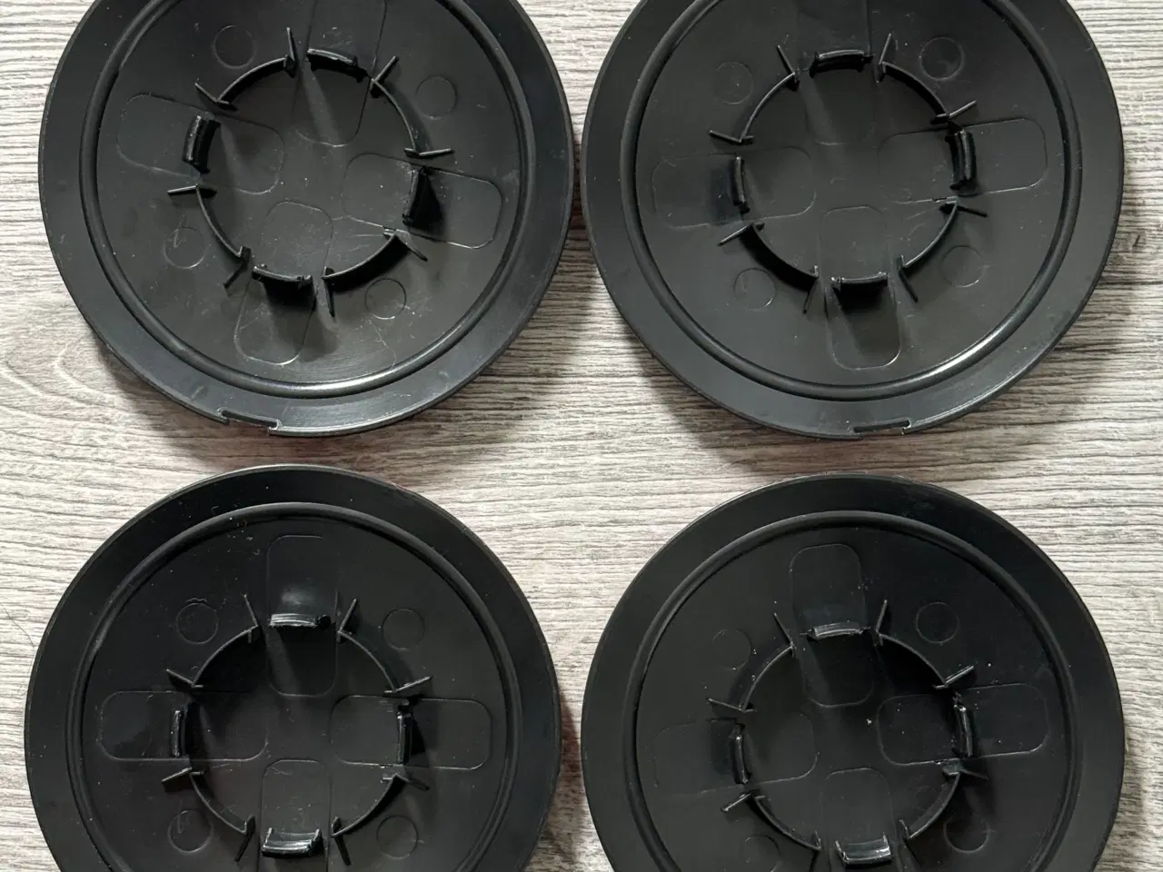 Billede 6 - Fiat 500 Centerkapsler i sort m. rød kant & krom 5