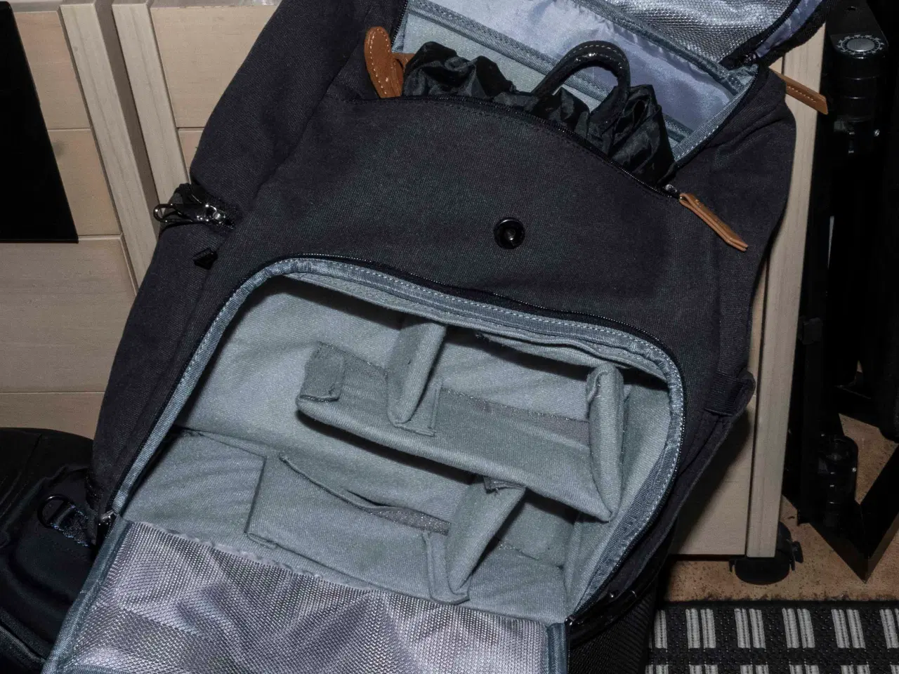 Billede 4 - Fotorygsæk. 45x35x16 cm. Med rum til kameraudstyr.