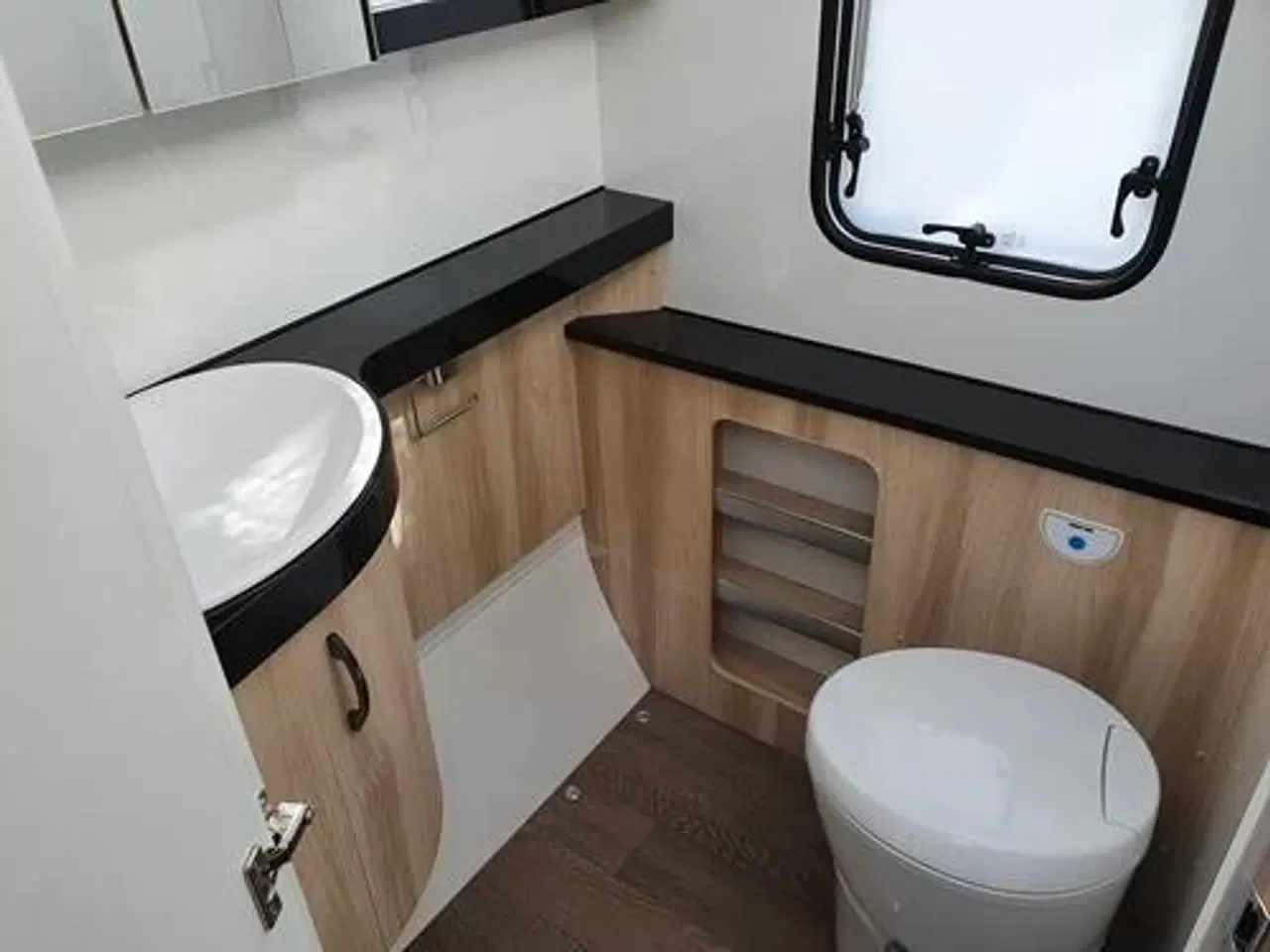 Billede 2 - Hobby DE LUXE 440 SFf