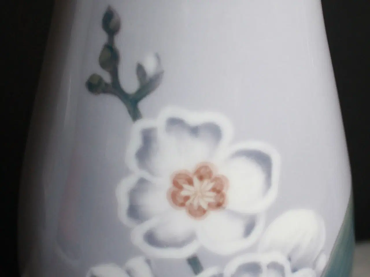 Billede 8 - Vase med hvide blomster, Bing og Grøndahl