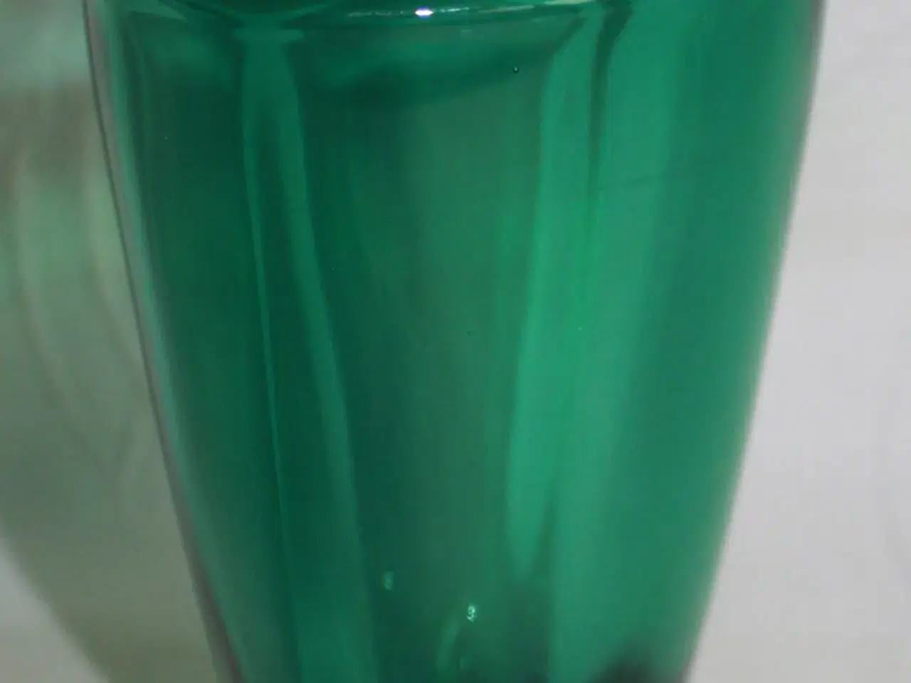 Billede 4 - Vase af grønt glas