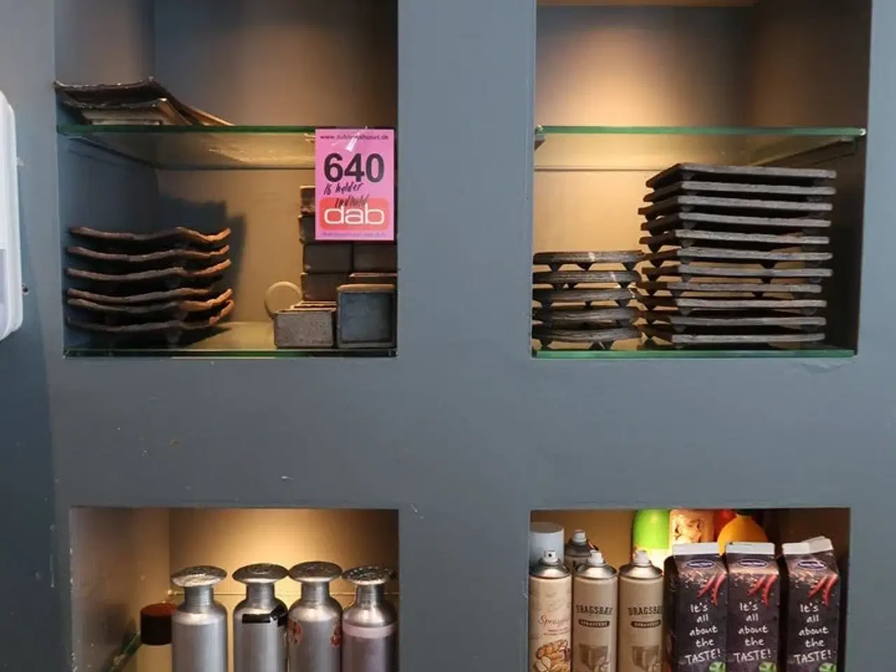 Billede 1 - 16 hylder med indhold