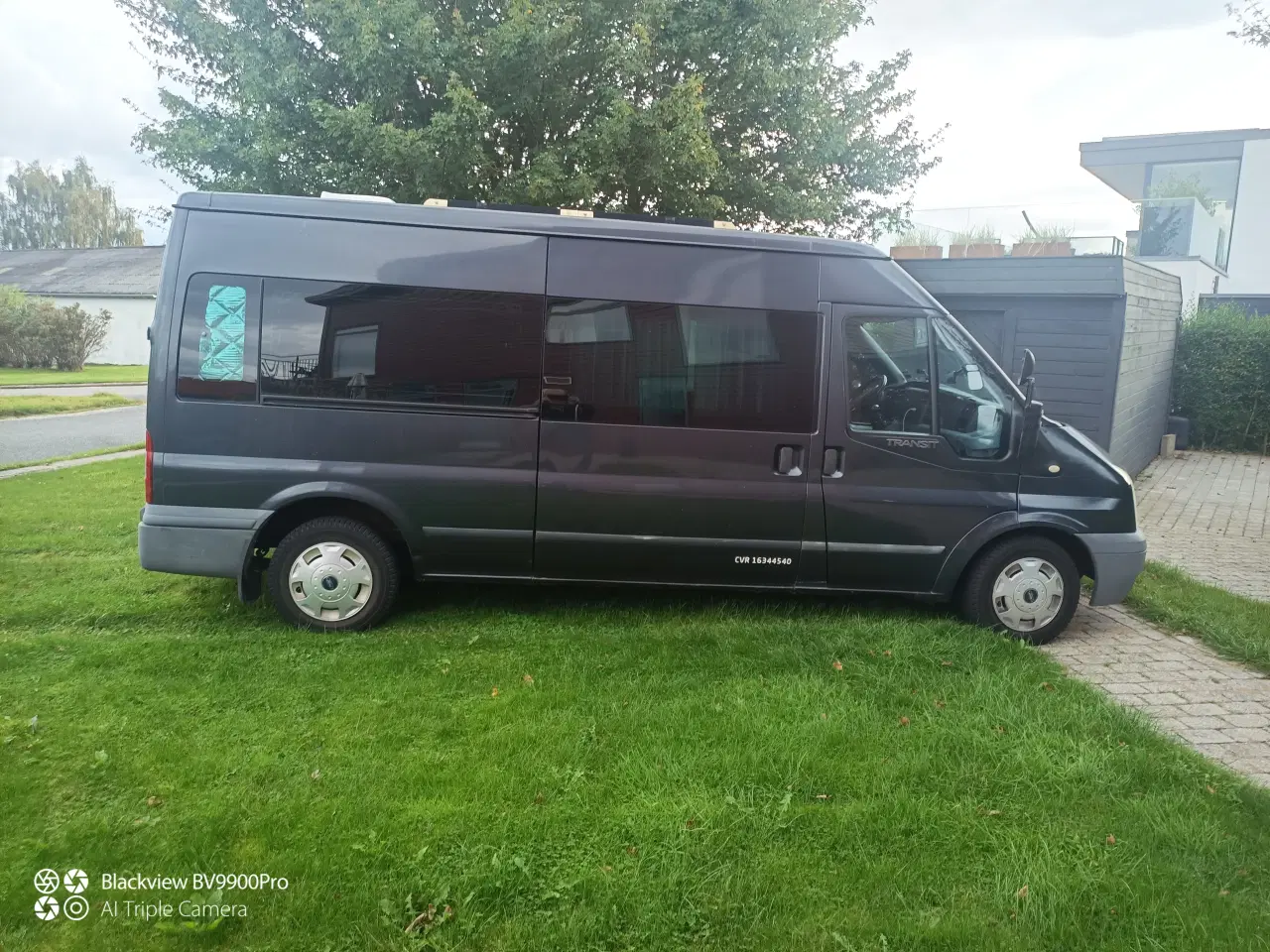 Billede 1 - Ombygget fra bus til camper i 2021